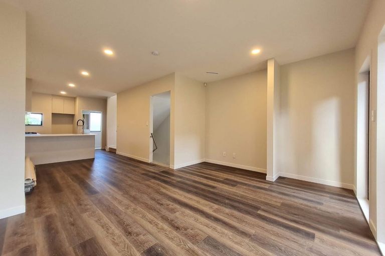 Photo of property in 5/200 Sunnynook Road, Totara Vale, Auckland, 0627