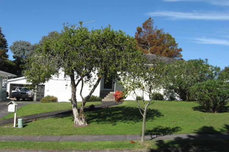 Photo of property in 11 La Trobe Street, Pakuranga Heights, Auckland, 2010