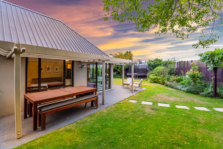 Photo of property in 33 O'connor Place, Burnside, Christchurch, 8053