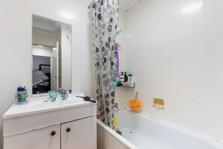 Photo of property in 1/12 Citril Place, Red Hill, Papakura, 2110