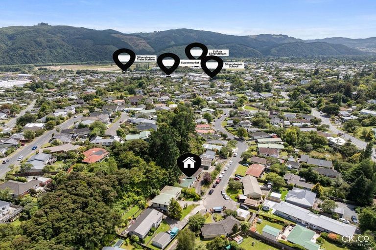 Photo of property in 2/26 Deller Grove, Silverstream, Upper Hutt, 5019