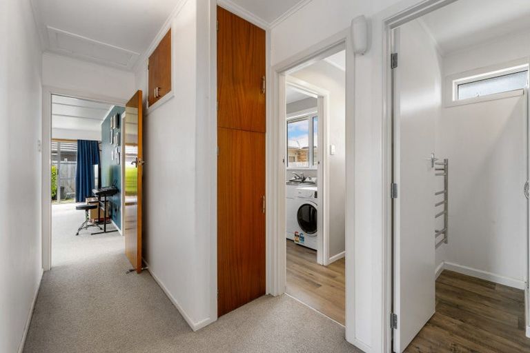 Photo of property in 11a Fox Place, Cloverlea, Palmerston North, 4412