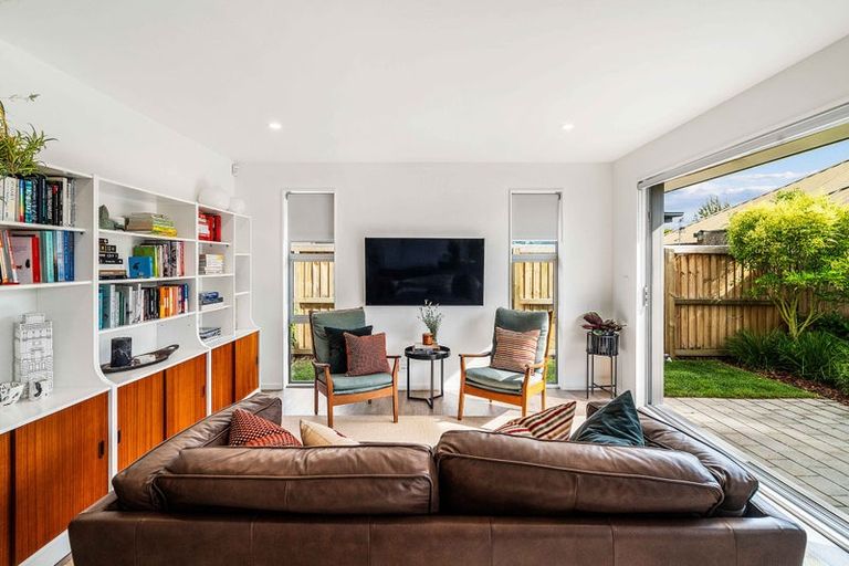 Photo of property in 2/3 Nyoli Street, Northcote, Christchurch, 8052