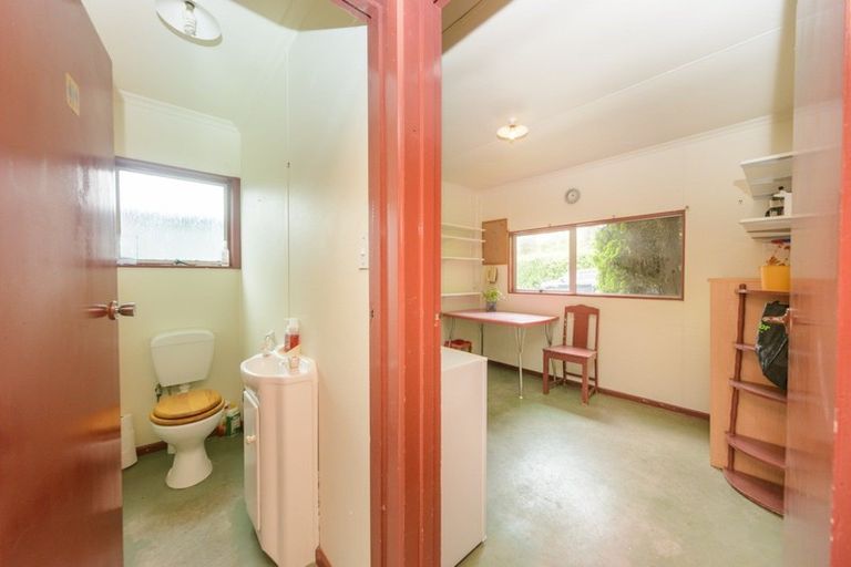 Photo of property in 126 Turitea Road, Fitzherbert, Palmerston North, 4472