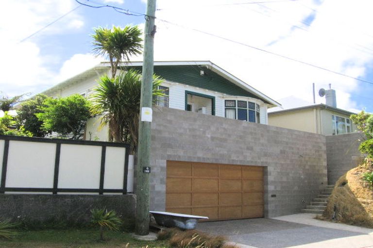 Photo of property in 130 The Ridgeway, Mornington, Wellington, 6021