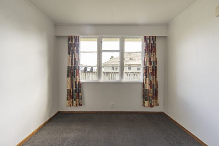 Photo of property in 5 Paul Crescent, Fairfield, Hamilton, 3214