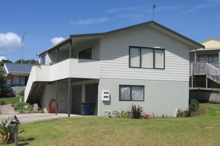 Photo of property in 357 Glenfield Road, Glenfield, Auckland, 0629