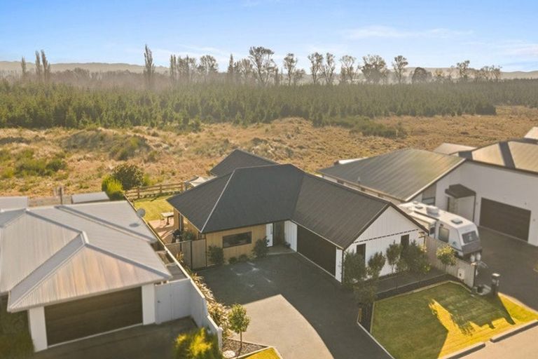 Photo of property in 33 Te Hurunui Drive, Pegasus, 7612