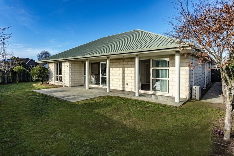 Photo of property in 32 Broadhaven Avenue, Parklands, Christchurch, 8083