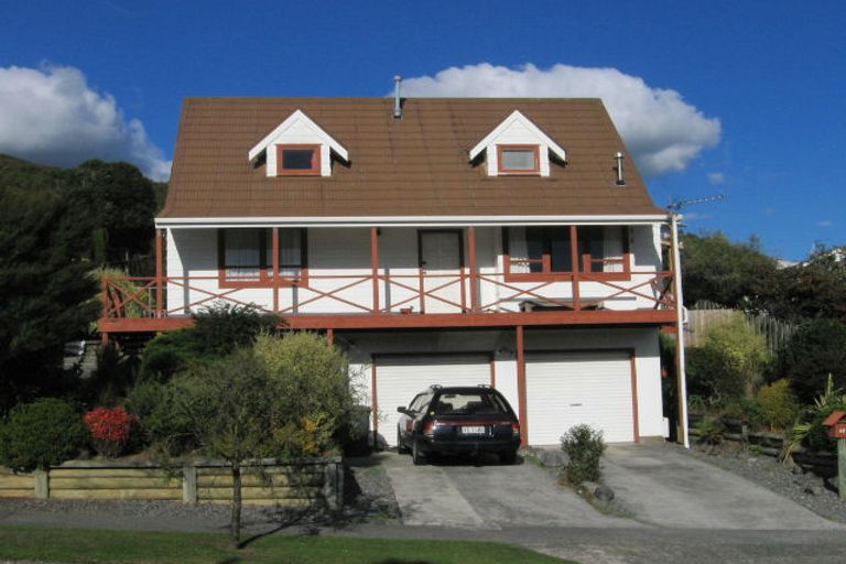 Photo of property in 22 Mimihau Grove, Wainuiomata, Lower Hutt, 5014