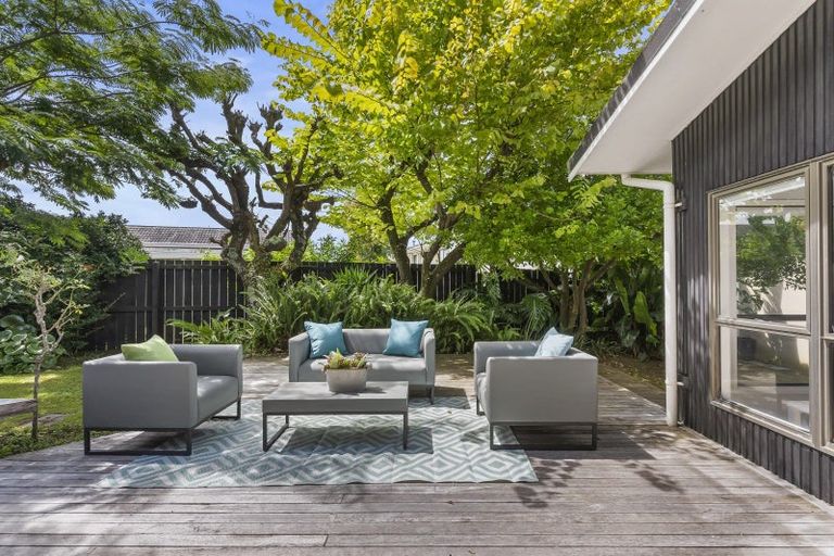 Photo of property in 3 Fielding Crescent, Farm Cove, Auckland, 2012