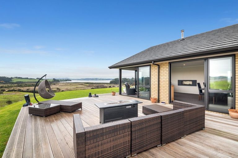 Photo of property in 137 Tuparekura Road, South Head, Helensville, 0874