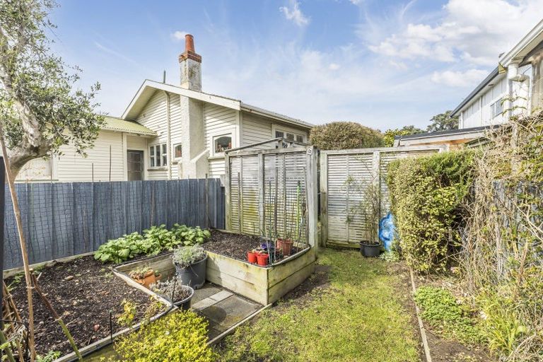 Photo of property in 2/4 Ellesmere Avenue, Miramar, Wellington, 6022