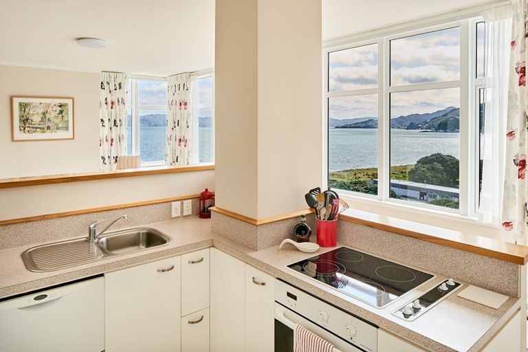 Photo of property in Rona House, 33 Rimu Street, Eastbourne, Lower Hutt, 5013