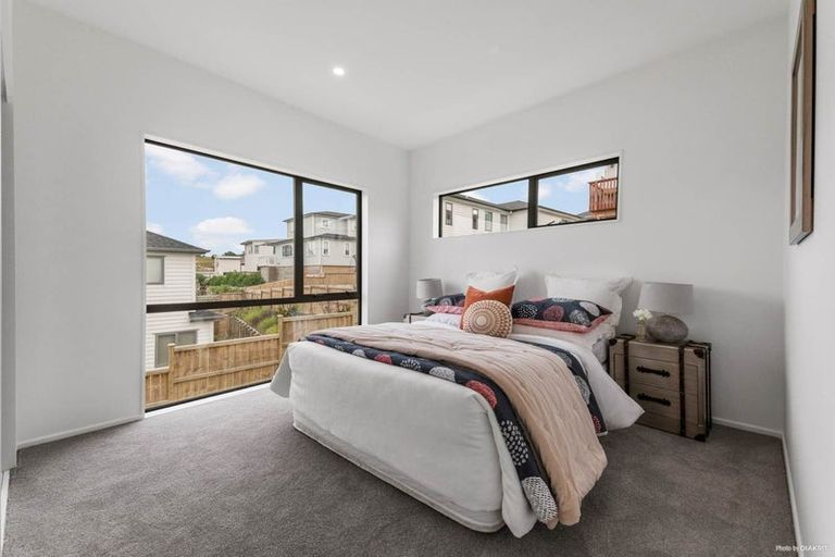 Photo of property in 10 Celestial Crescent, Orewa, 0931