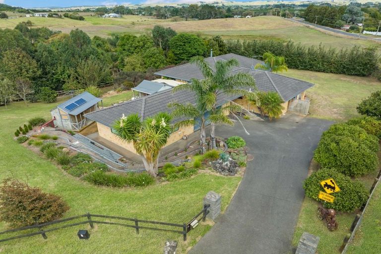 Photo of property in 12 Gleaming Place, Waiuku, 2123