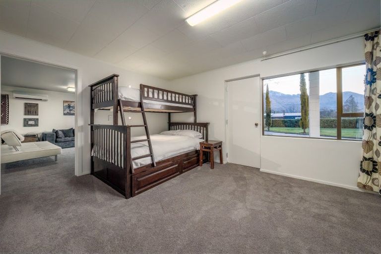 Photo of property in 201 Beacon Point Road, Wanaka, 9305