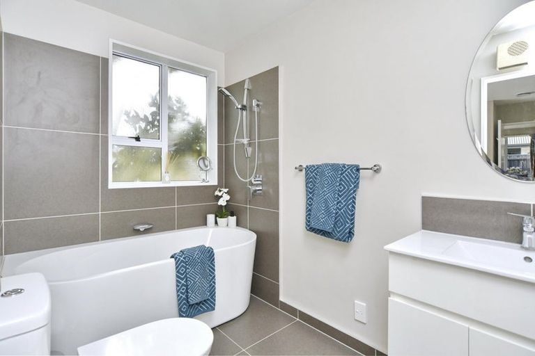 Photo of property in 28 Shenley Drive, Belfast, Christchurch, 8051