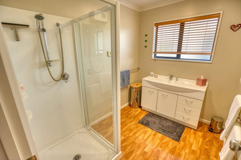 Photo of property in 9 Ranui Place, Moana, 7872