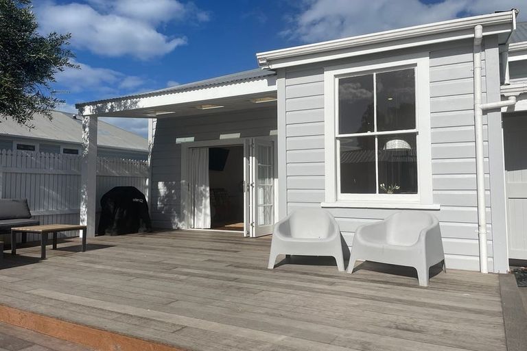 Photo of property in 11 Latham Street, Napier South, Napier, 4110
