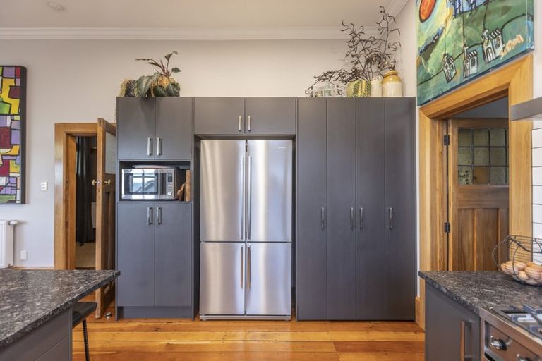 Photo of property in 16 Brewster Street, Bluff Hill, Napier, 4110