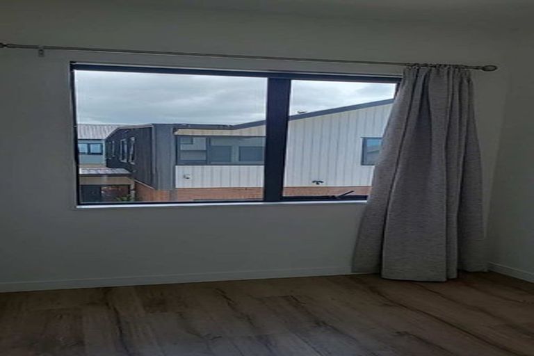 Photo of property in 74 Te Oneroa Way, Long Bay, Auckland, 0630