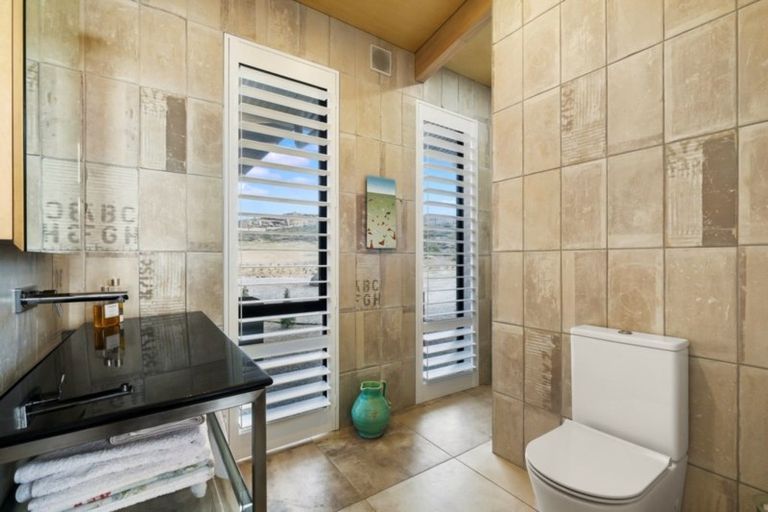 Photo of property in 28 Old Golf Course Road, Bridge Hill, Alexandra, 9320