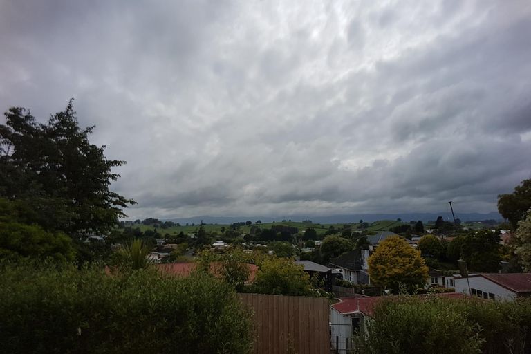 Photo of property in 2 Fairview Street, Tirau, 3410