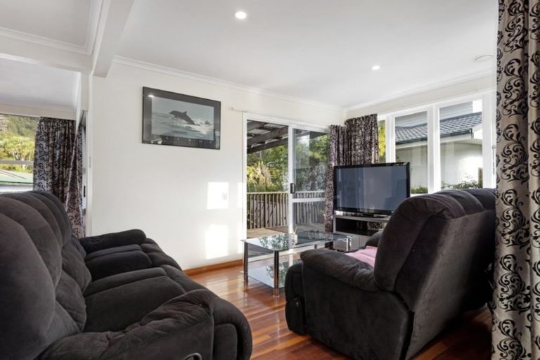 Photo of property in 102 Horoeka Street, Stokes Valley, Lower Hutt, 5019
