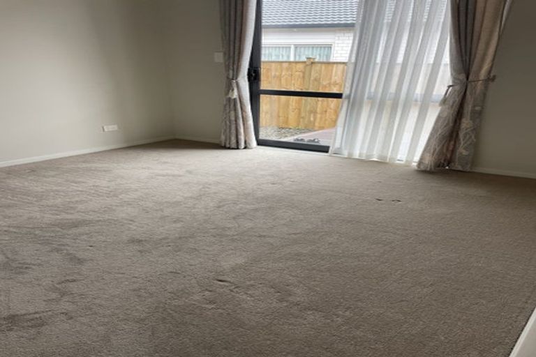 Photo of property in 8 Rossbeg Lane, Flat Bush, Auckland, 2019
