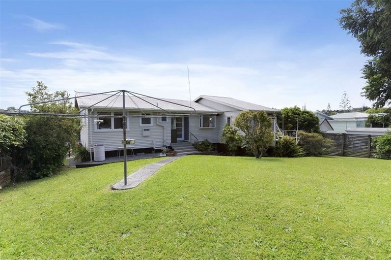 Photo of property in 7 Lyford Crescent, Sunnynook, Auckland, 0620