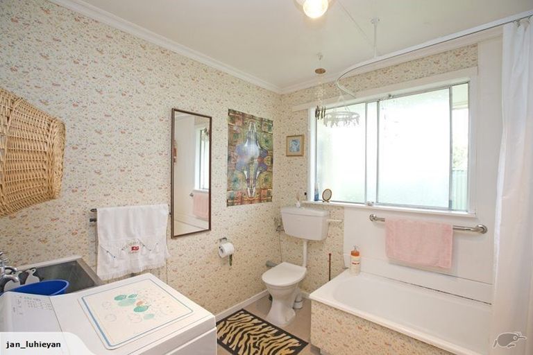 Photo of property in 2 Chaytor Street, West End, Palmerston North, 4410