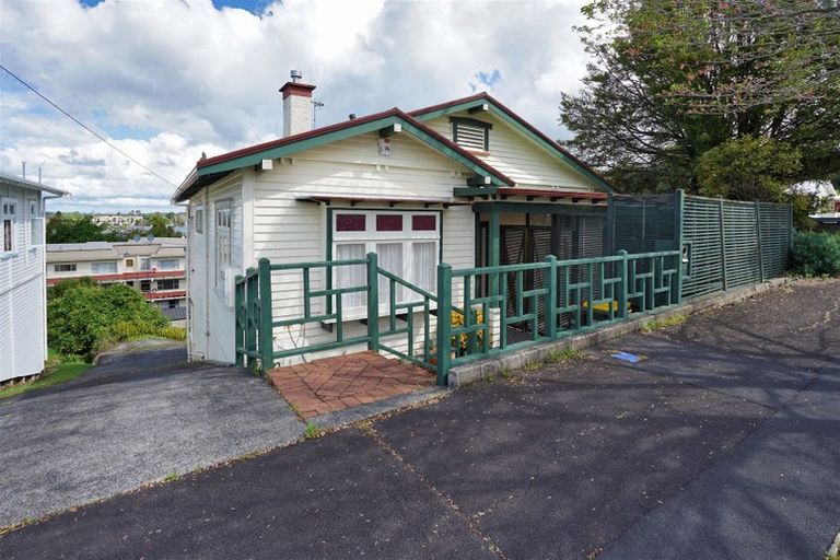 Photo of property in 35 Thackeray Street, Hamilton Lake, Hamilton, 3204