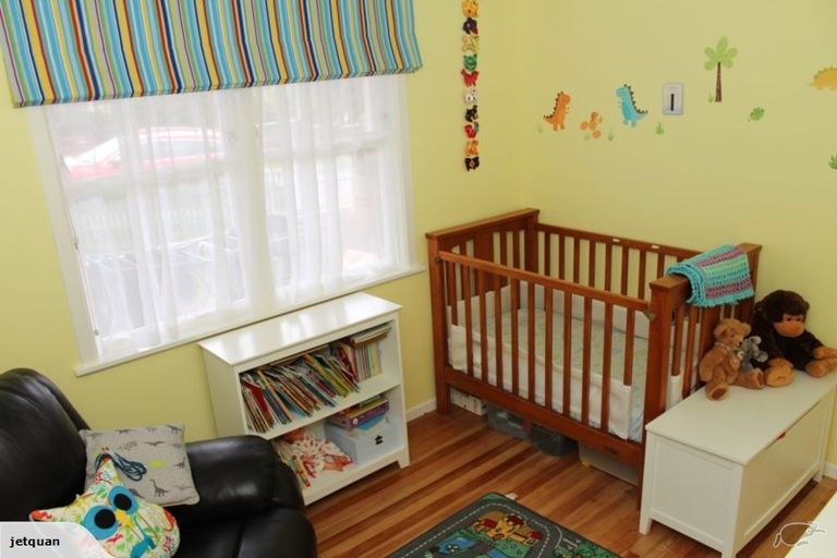 Photo of property in 6 Warren Street, Paparangi, Wellington, 6037