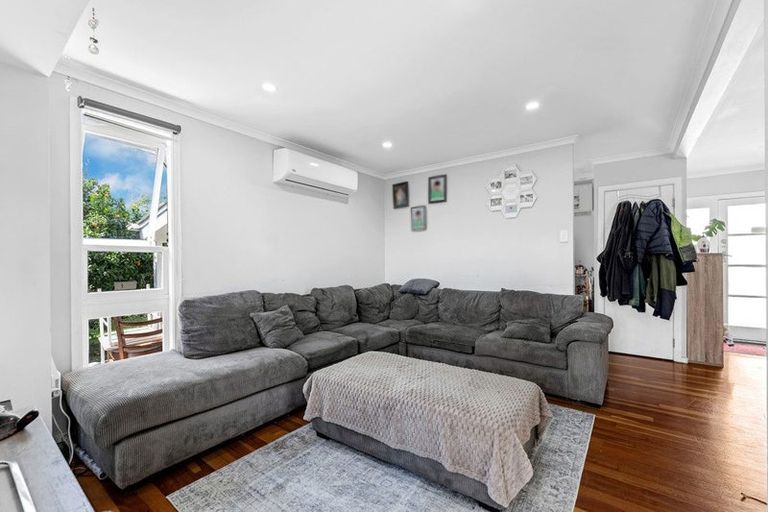 Photo of property in 5 Dulcie Place, Red Hill, Papakura, 2110