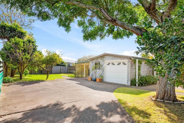 Photo of property in 19 Brennan Avenue, Te Atatu Peninsula, Auckland, 0610