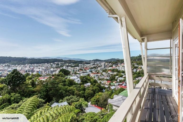 Photo of property in 5/60 Fairlie Terrace, Kelburn, Wellington, 6021