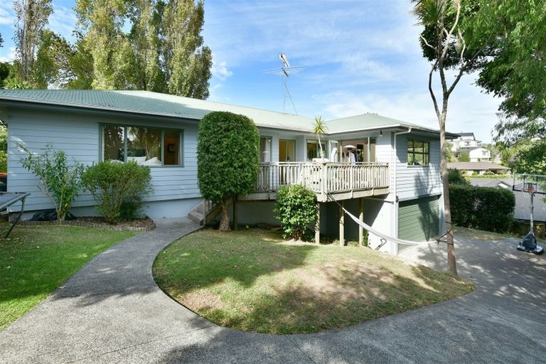 Photo of property in 33a Kia Ora Road, Beach Haven, Auckland, 0626