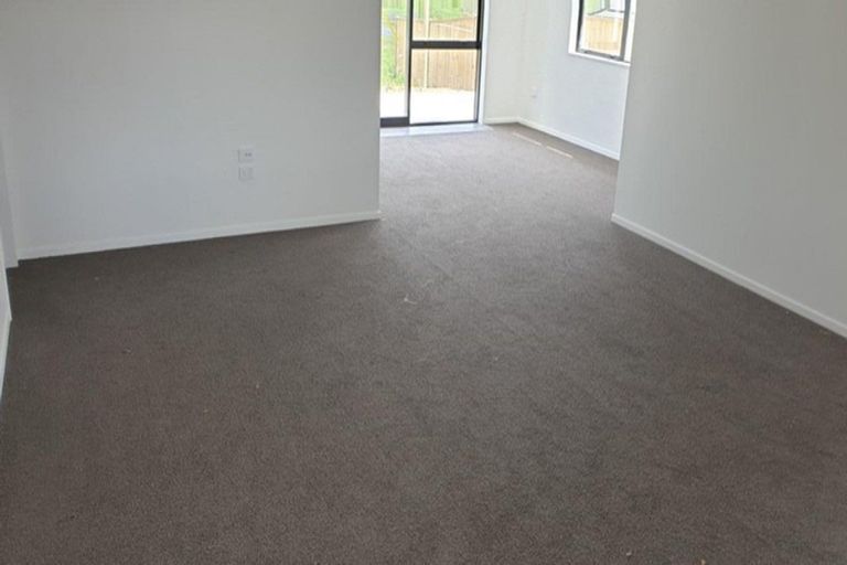 Photo of property in 10 James Elliot Way, Pokeno, 2402