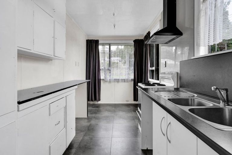 Photo of property in 12 Seaview Road, Marfell, New Plymouth, 4310