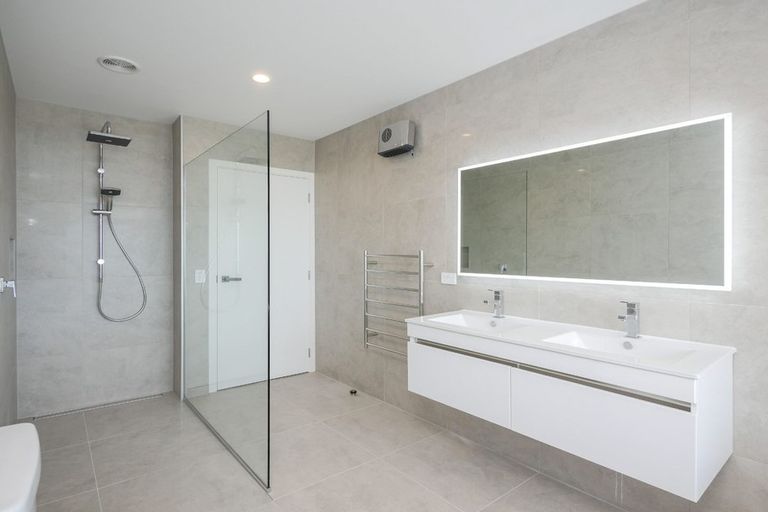 Photo of property in 49 Highgrove, Saint Clair, Dunedin, 9012