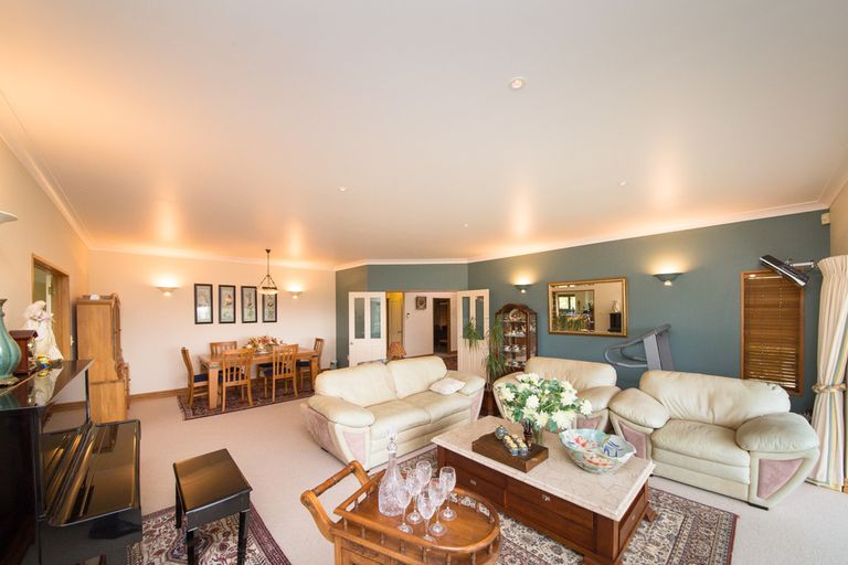 Photo of property in 55 The Strand, Fitzherbert, Palmerston North, 4410