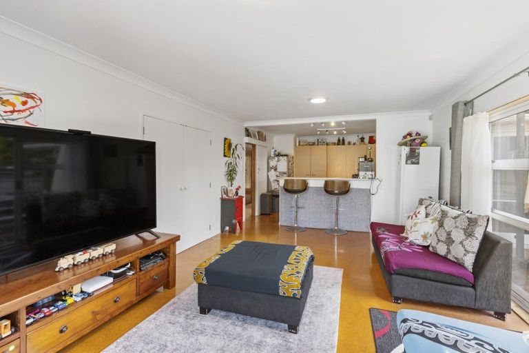 Photo of property in 17 Miles Avenue, Papatoetoe, Auckland, 2025