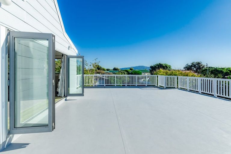Photo of property in 11 Hicks Crescent, Waikanae Beach, Waikanae, 5036