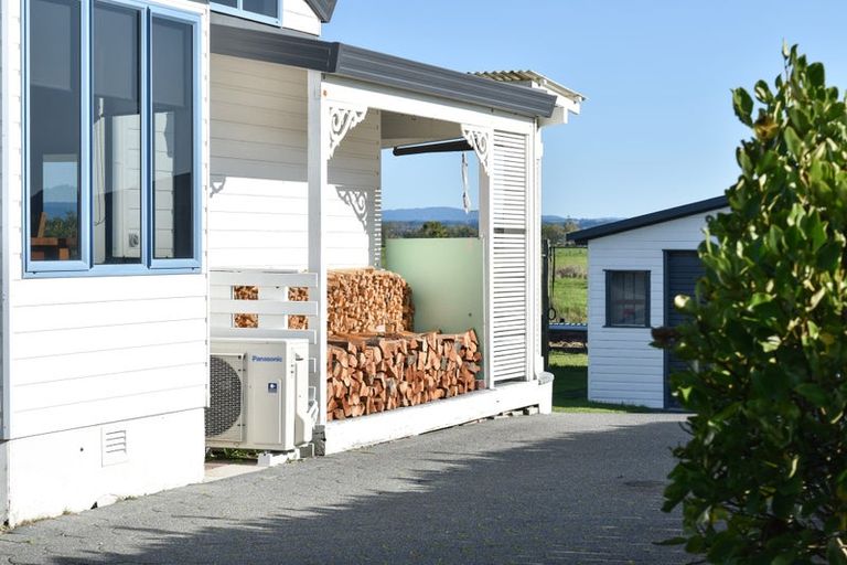 Photo of property in 242 Pukehina Parade, Pukehina, Te Puke, 3189