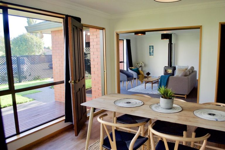 Photo of property in 12 Esher Place, Saint Martins, Christchurch, 8022