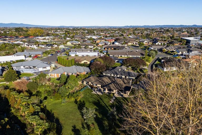 Photo of property in 14 Cabernet Close, Rototuna, Hamilton, 3210