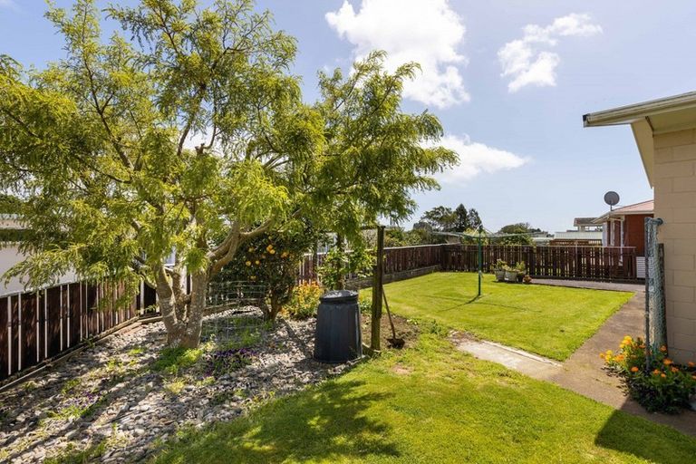 Photo of property in 40 Nevada Drive, Merrilands, New Plymouth, 4312