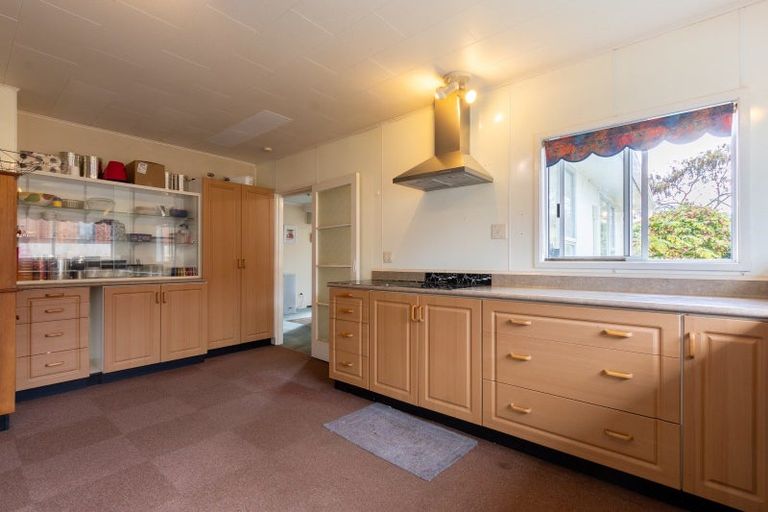 Photo of property in 18 Utauta Street, Waikanae, 5036