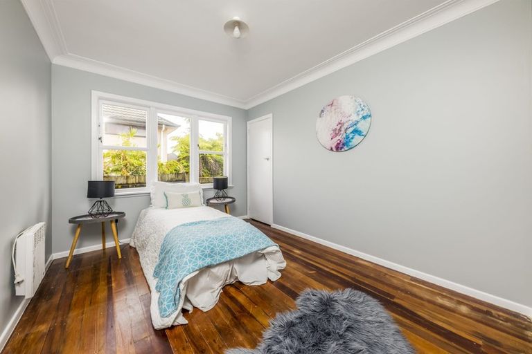 Photo of property in 37 Edmonton Road, Henderson, Auckland, 0612